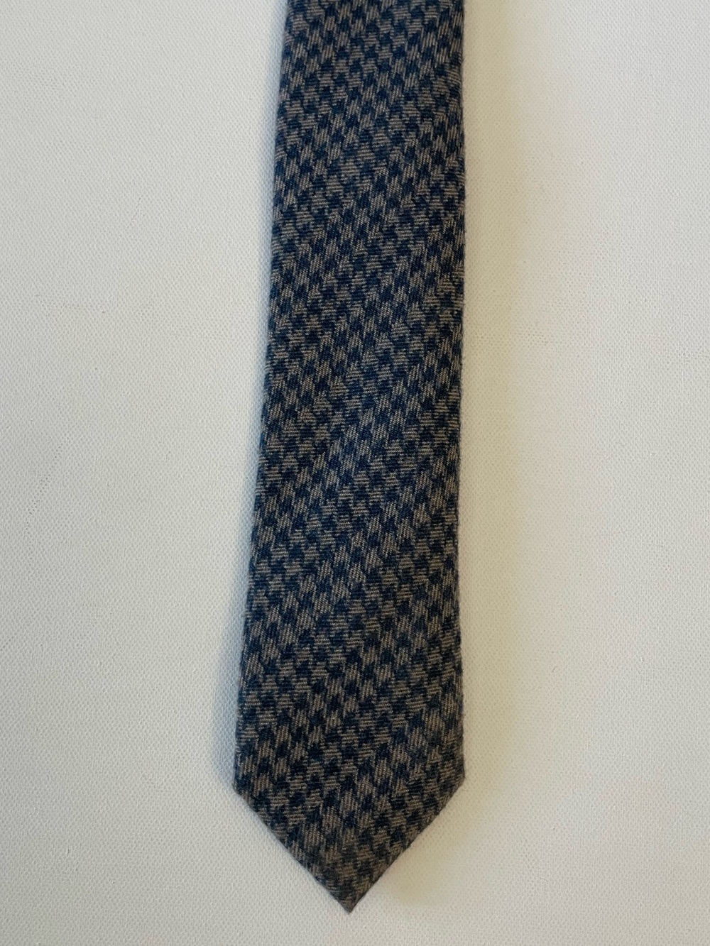 The Tie Bar 100% Cotton Tan/Teal Houndstooth Tie (2.5in x 59.75in)